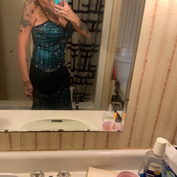 - Prom dress - Picture 7 of 8